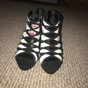 NWT Heels